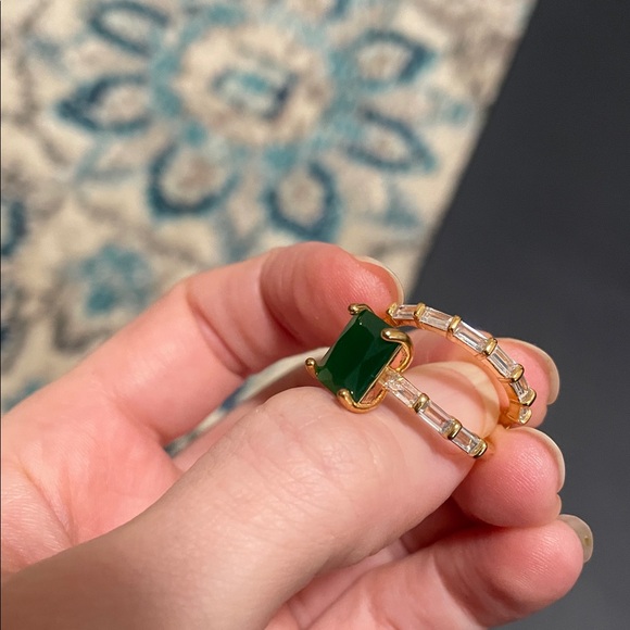 Elegant Green and Gold Ring size 7 emerald baguette 2 rings set - Picture 9 of 13